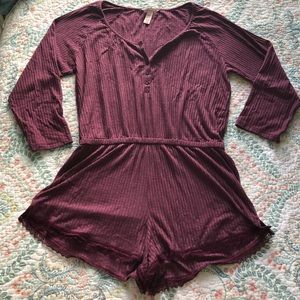 Super soft Victoria’s Secret sleep romper L